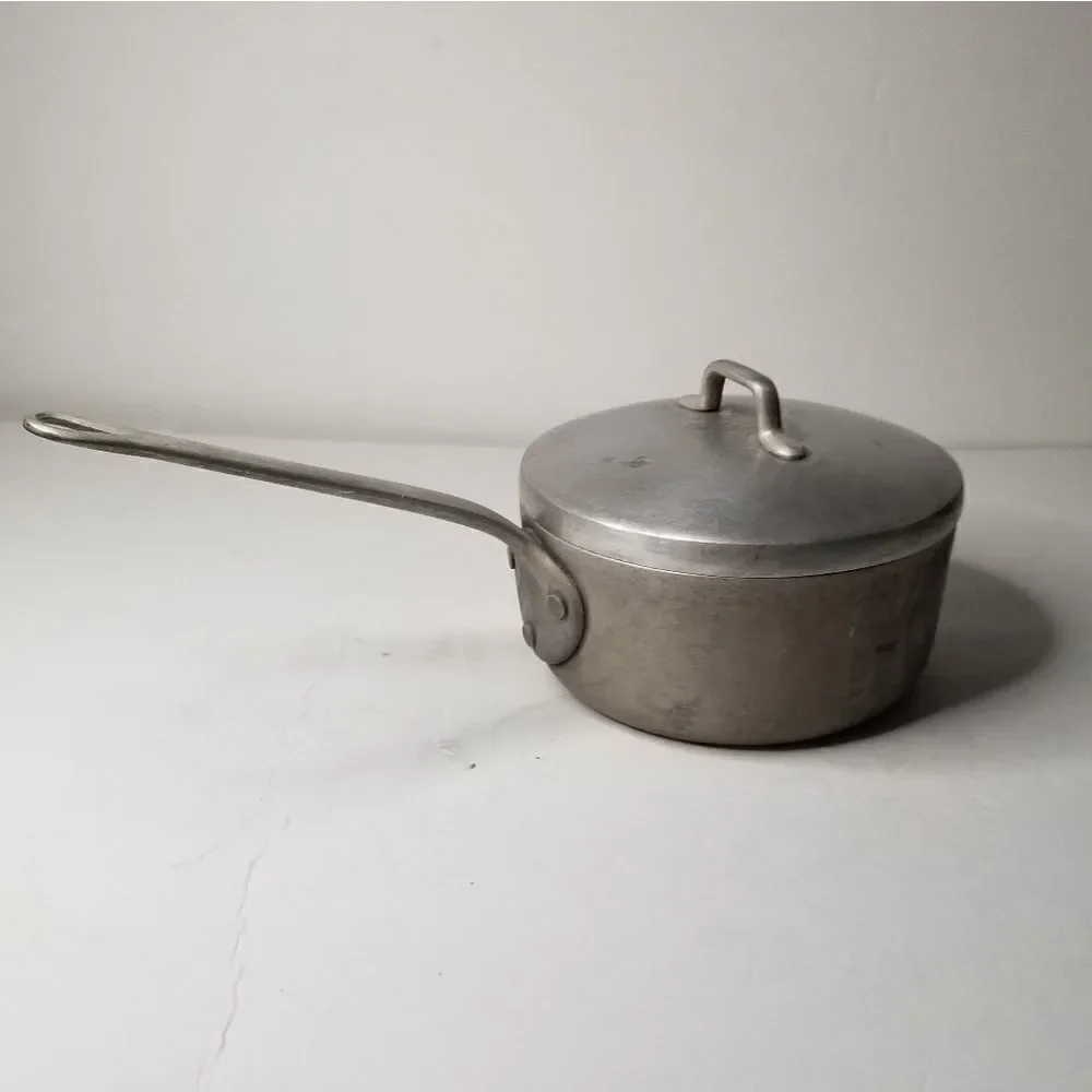 Magnalite 1 quart pot with lid